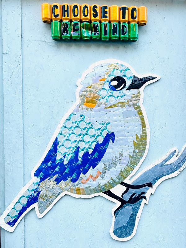 street art of small bird and the words choose to be kind