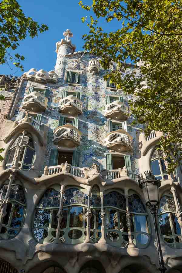 exterior of casa-batllo with mosaics and curved balconies