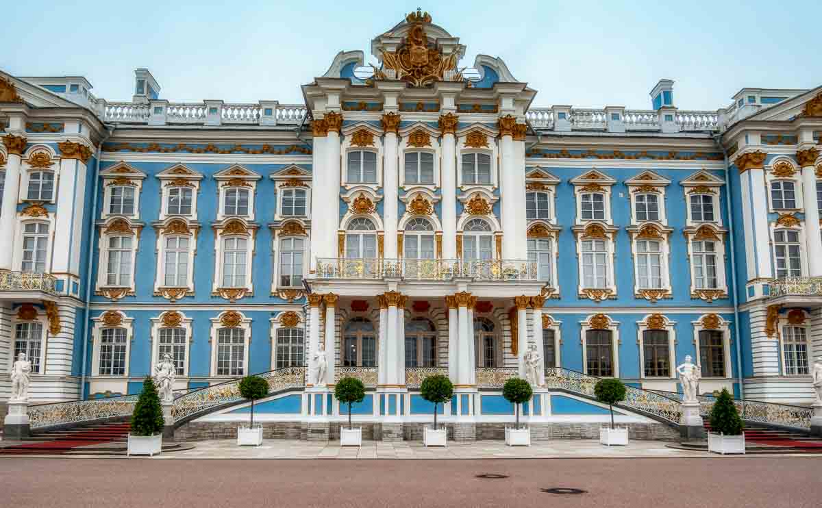 blue and white exterior of Catherine Palace st petersburg