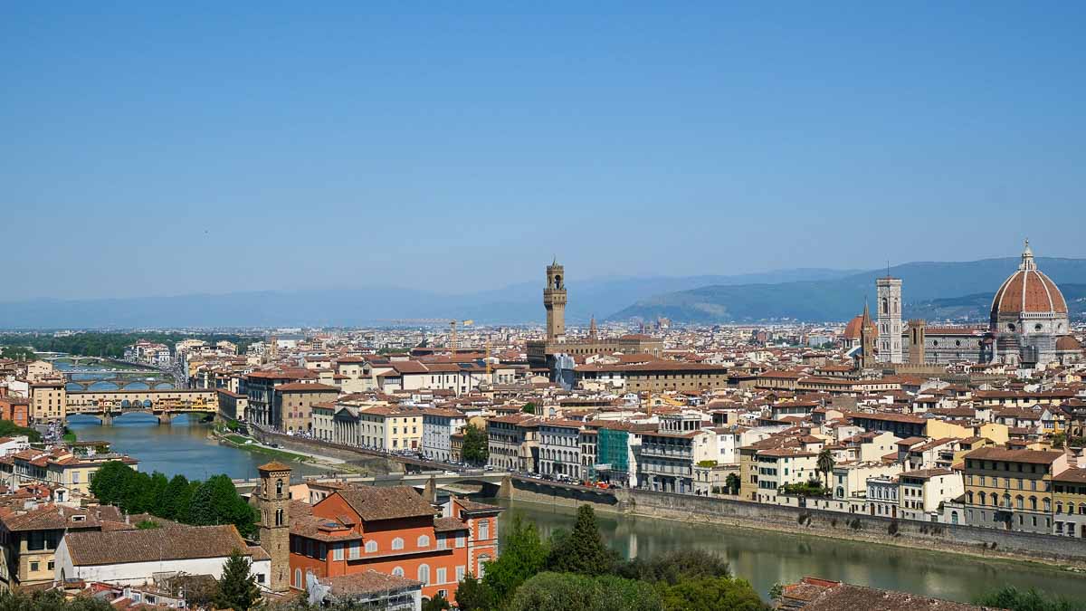 panoramic view of river arno in flroence with bridges and red dome of cathedral