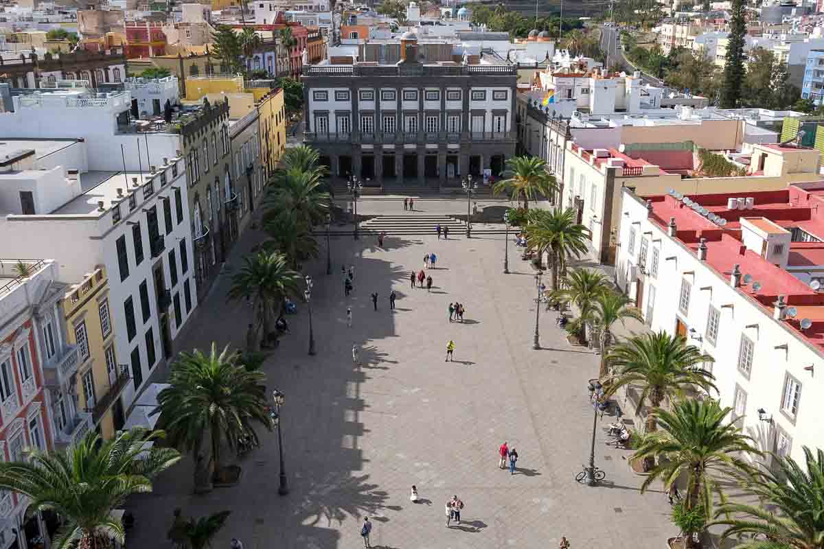 panoramic view of the large square of santa ana in las palmas lined with palm tress and 2 and 3 storey buildings