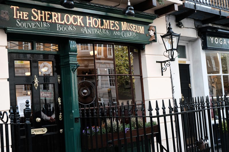 exterior of sherlock holmes museum in baker street of london