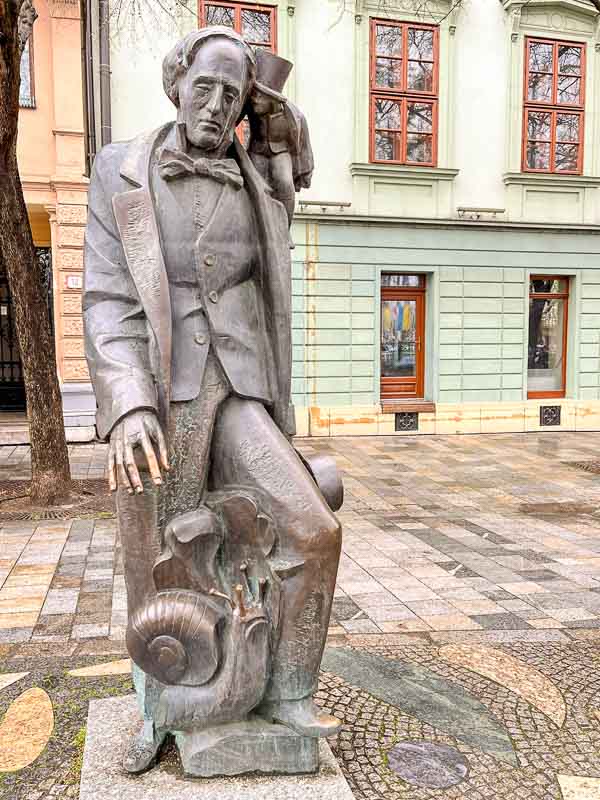 bronze sculpture of hans christian anderson