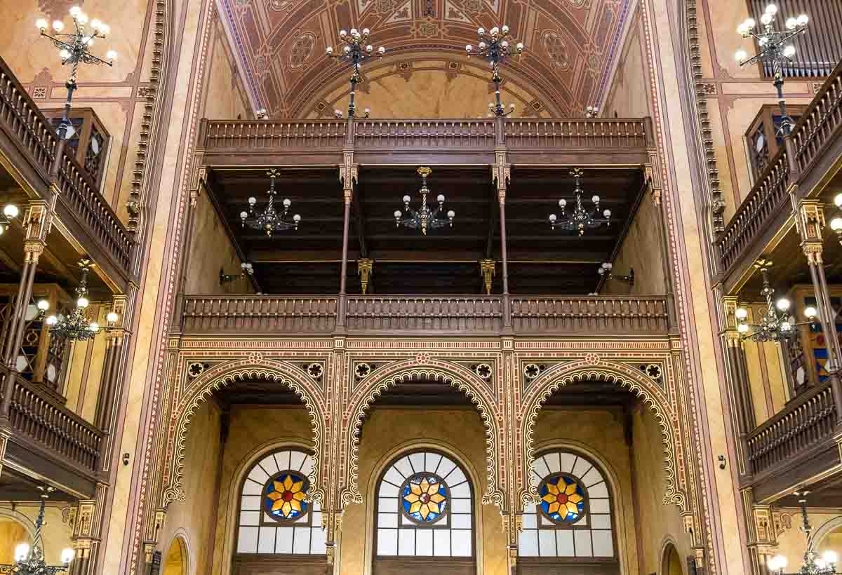 interior of dohany street synagogue with gilded and decorated arches and windows with the star of david