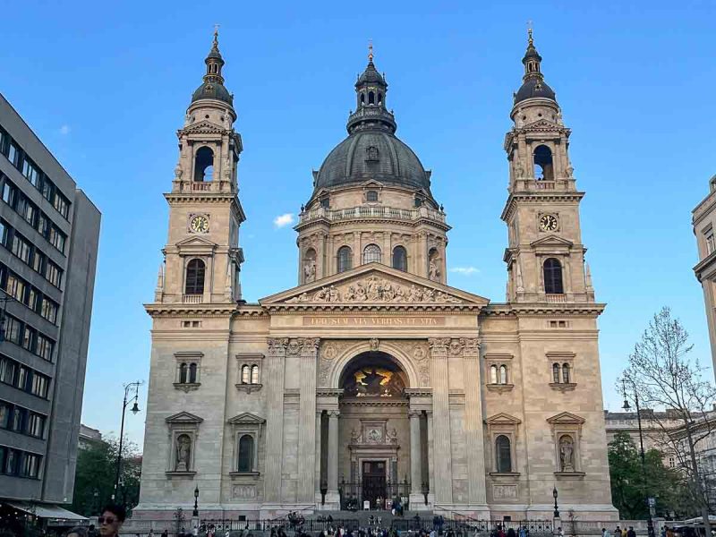 facade of st stephens basilica in budapest with central dome and two towers