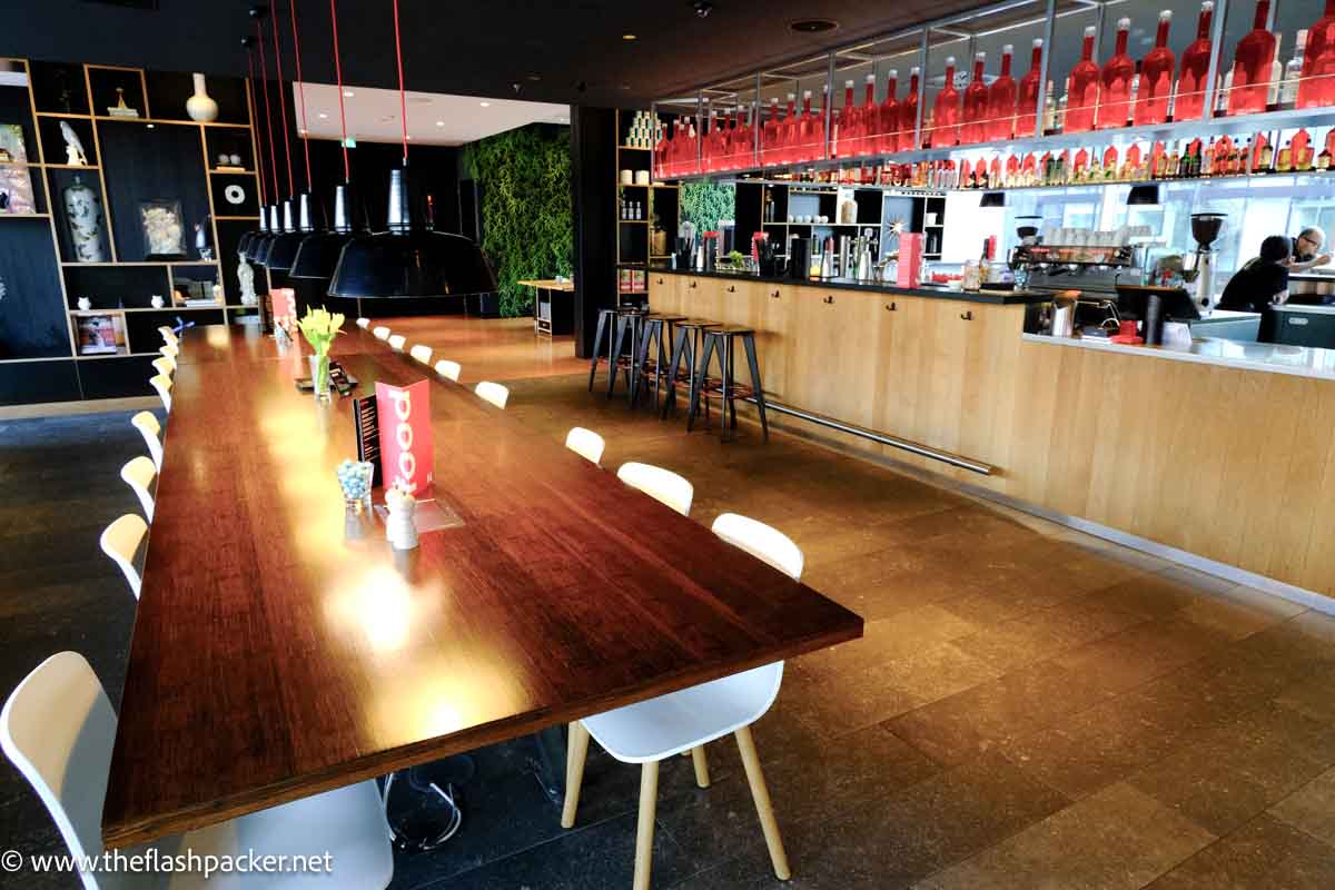 citizenm-hotel-rotterdam-bar