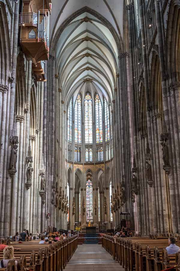 tall nave of Kölner Dom