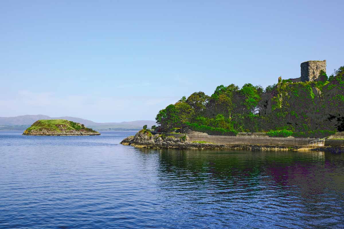 dunollie-castle-with-bay-in-foreground-one-of-the-best-things-to-do-in-oban