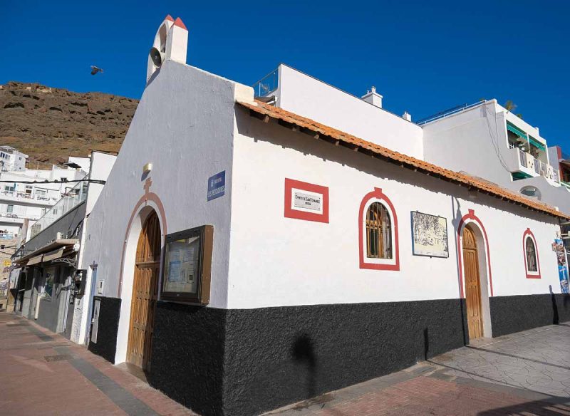 small whitewashed chapel in puerto de mogan gran canaria