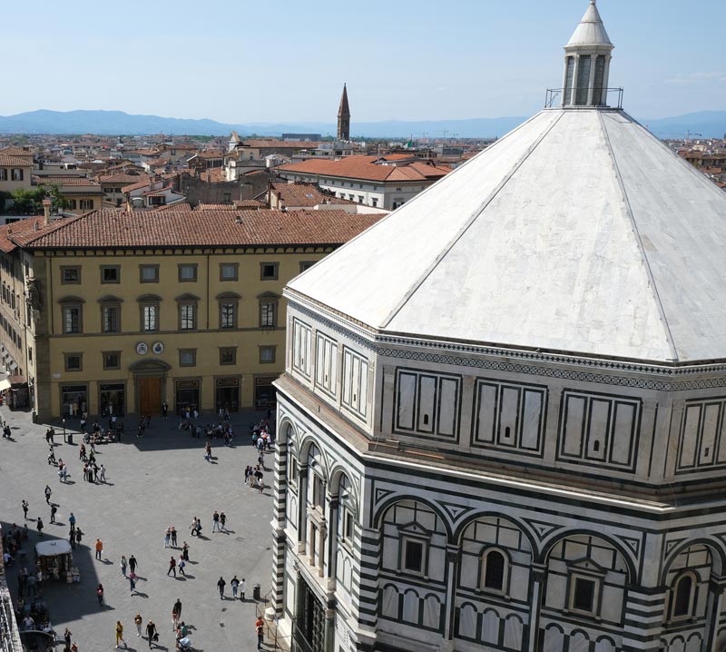 octagonal baptistry clad in marble tiles which is one the famous buildings in florence