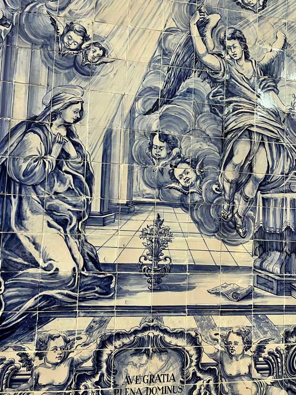 blue and white tiles depicting a new testament scene