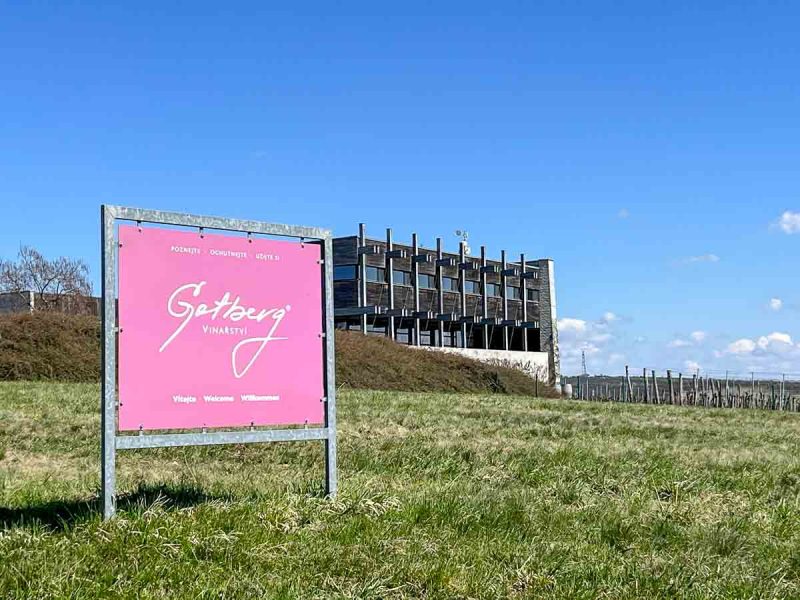 pink sign saying gotberg in front of a modern building