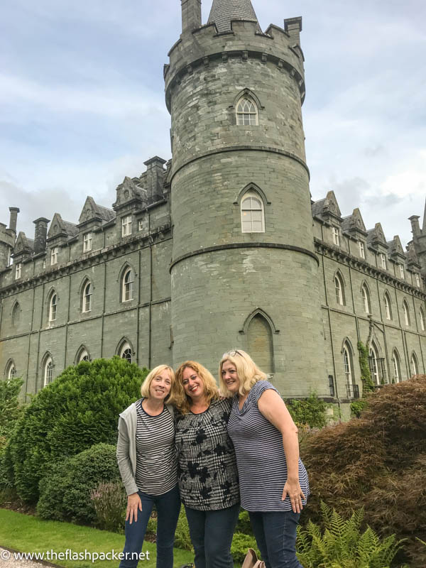 3 women posing outside inveraray castle