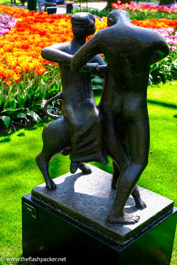 modern bronze sculpture of 2 people dancing