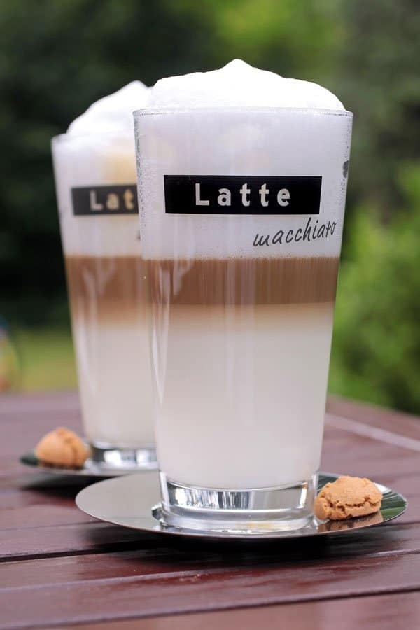 2 glasses of latte macchiato 