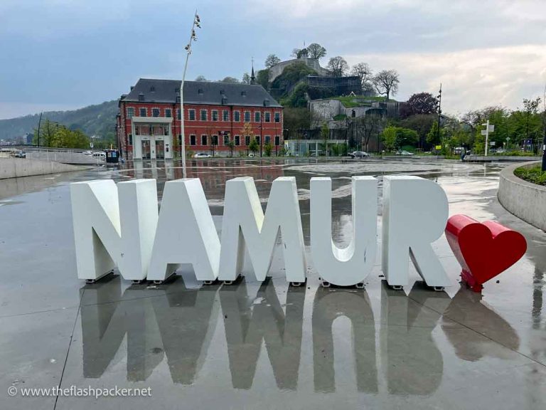 sign saying namur and a red heart