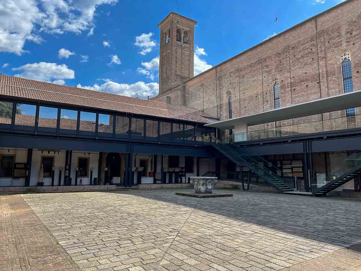 courtyard of eremitani museum in padua with the side of the scrovegni chapel