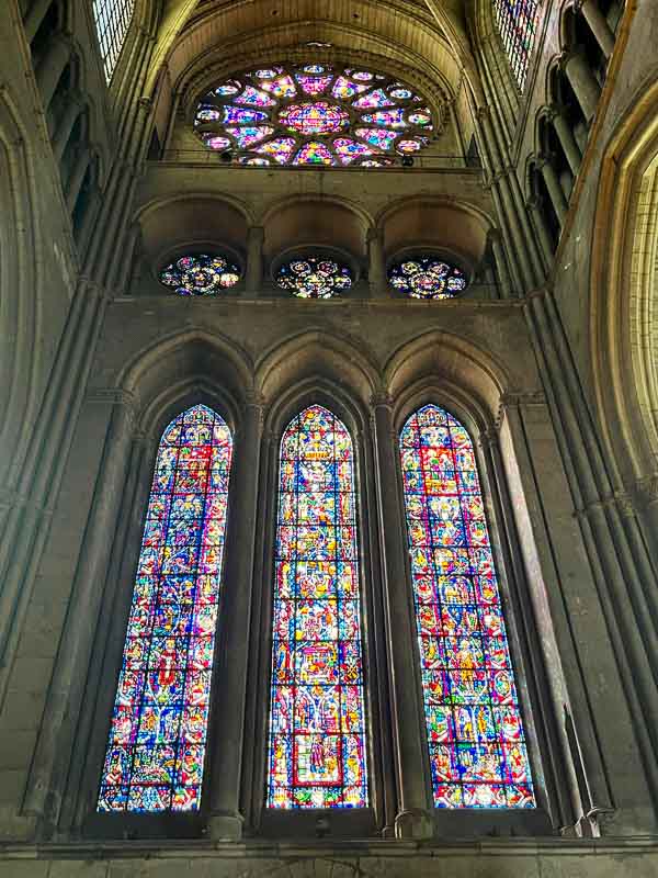 stained glass windows in notre dame de reims