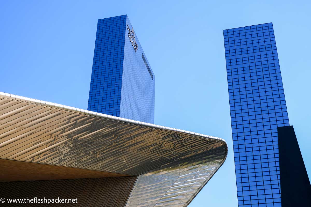 rotterdam-centraal-station rood against adjacent blue towers