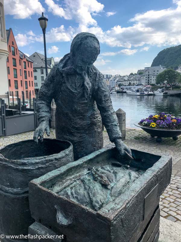 bronze statue of fisherwoman 