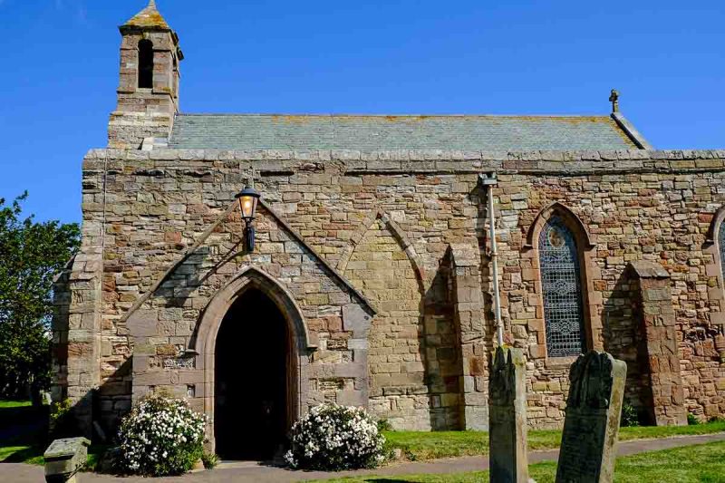 st-marys-church-with-lindisfarne-priory-and-castle-in-background