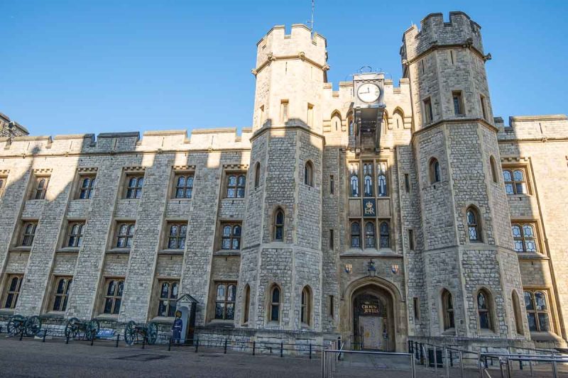 exterior of jewel house at tower of london with soldier on guard