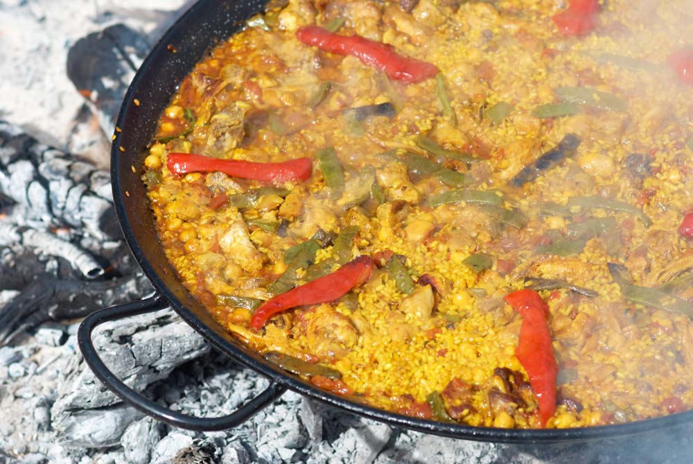 steaming pan of paella