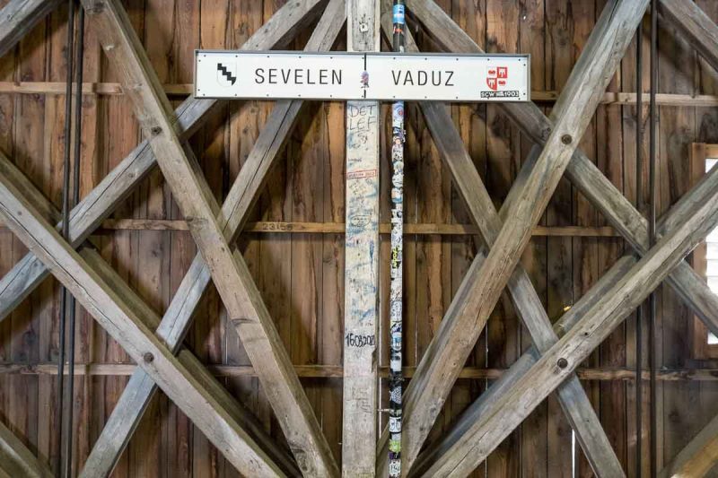 a sign saying sevelen and vaduz